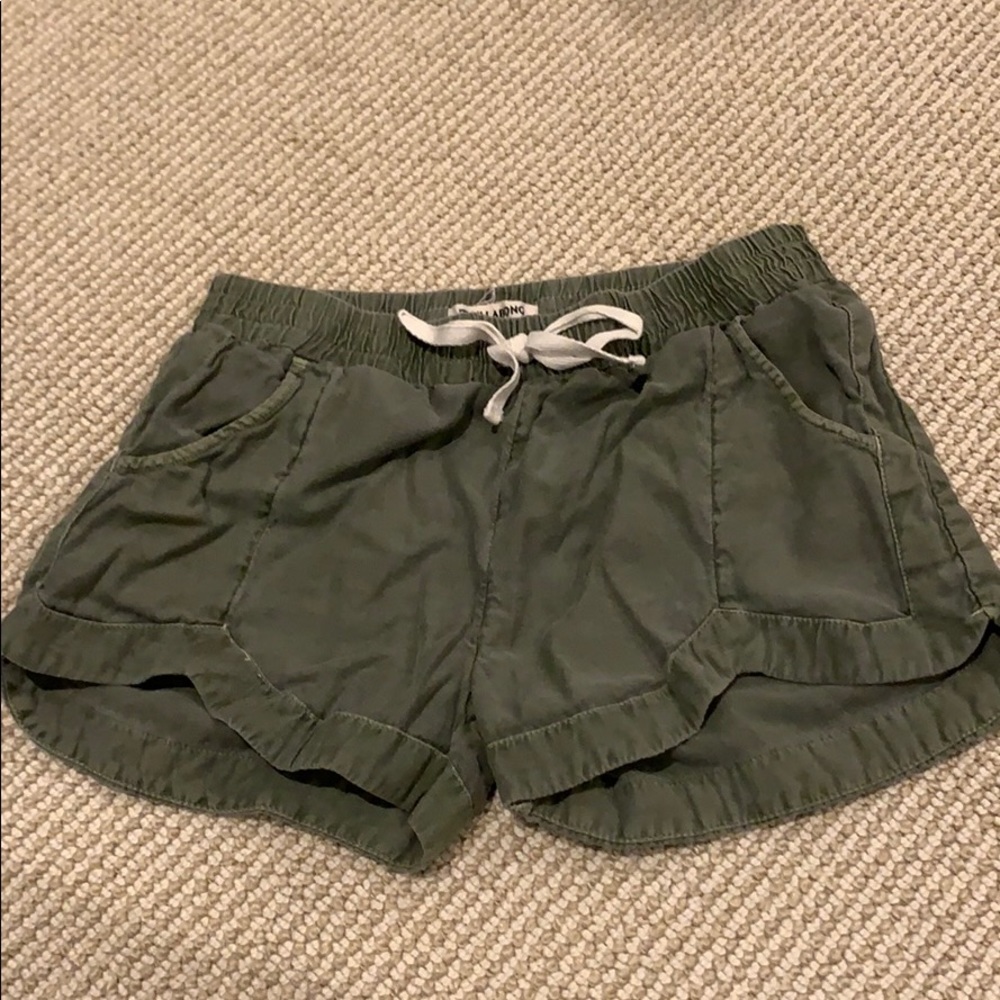 NWOT Billabong Green shorts L